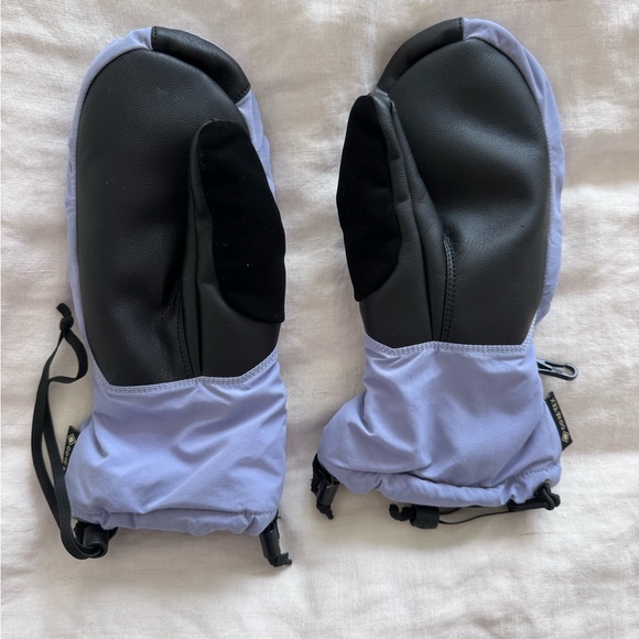 Women's Gore-Tex Mitten - Picture 2 of 3